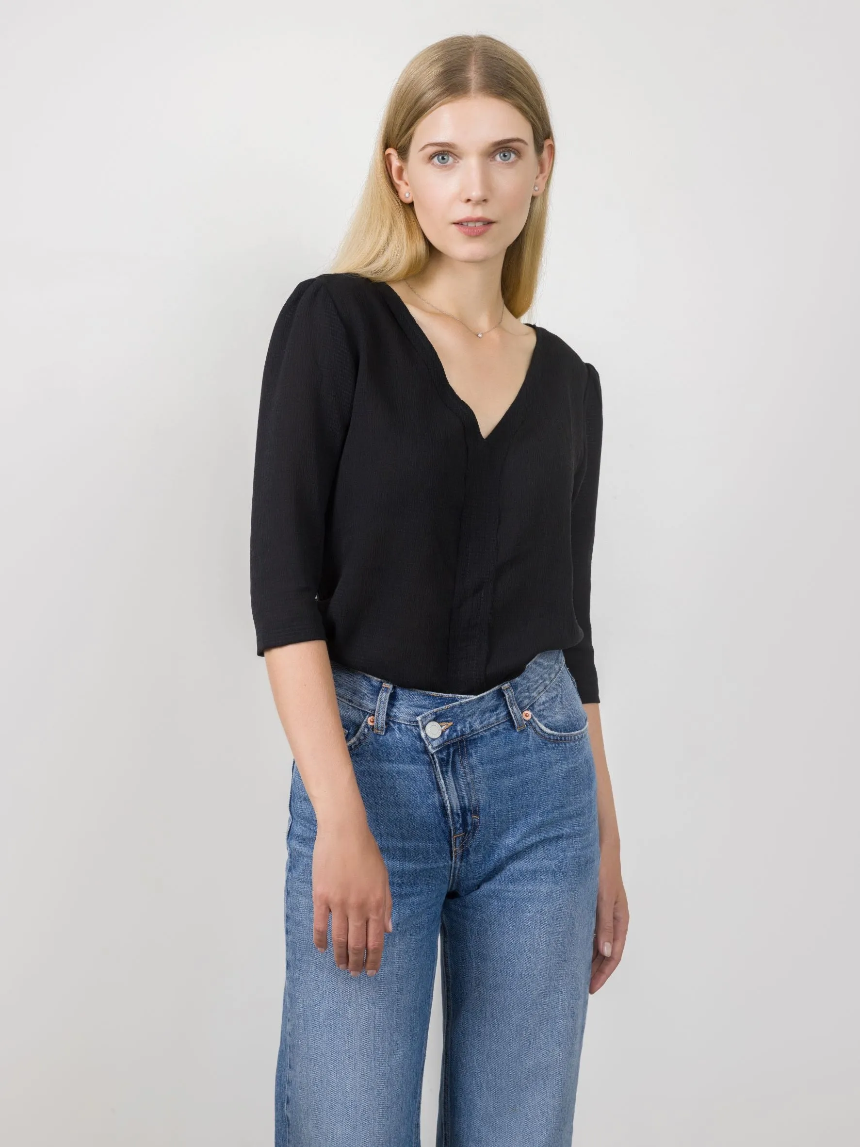 Ava V-Neck Blouse Black