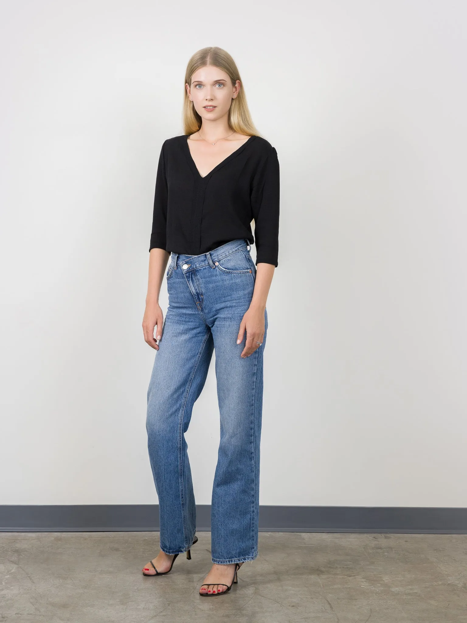 Ava V-Neck Blouse Black