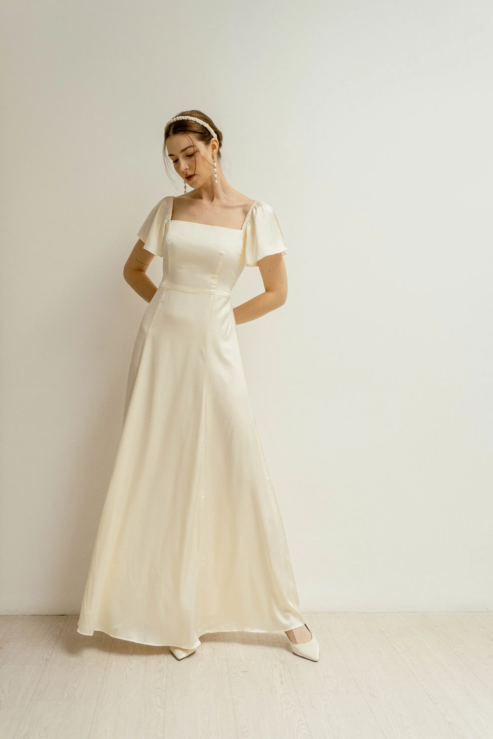 Hebe Flutter Short Sleeves Square Dress