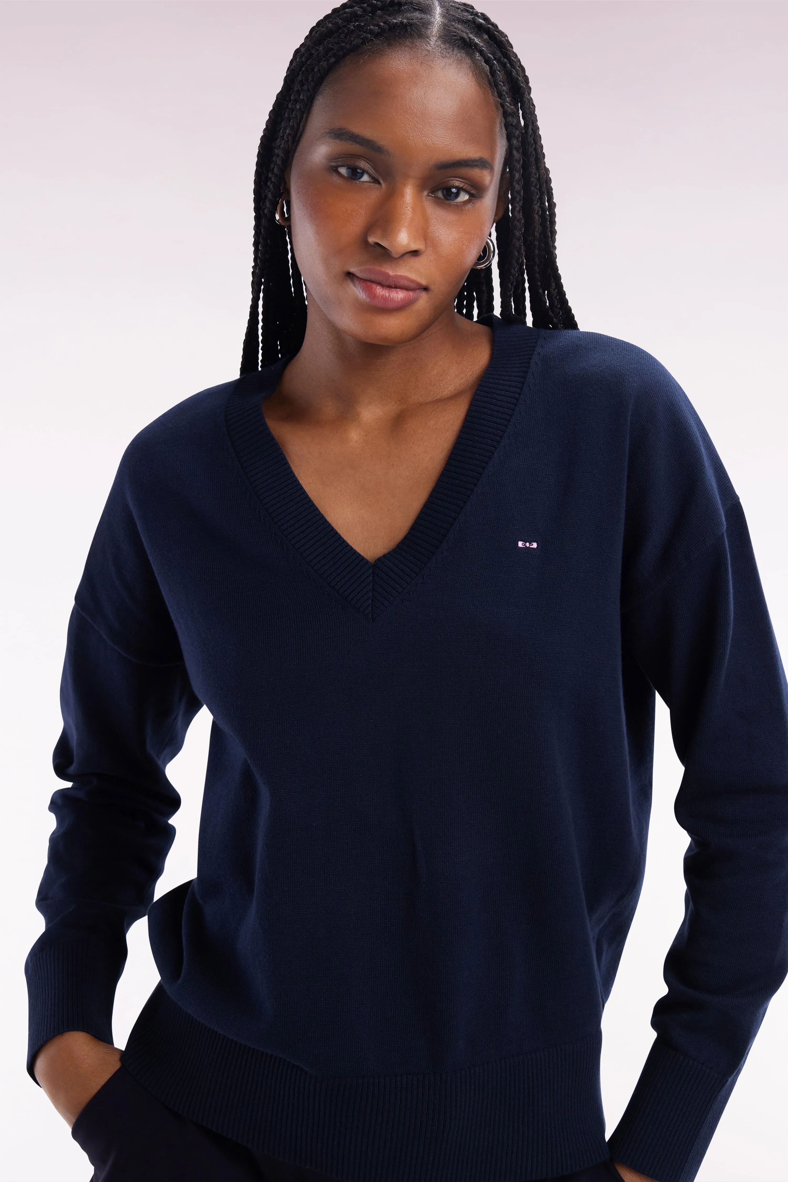 Pull col V en coton marine coupe décontractée